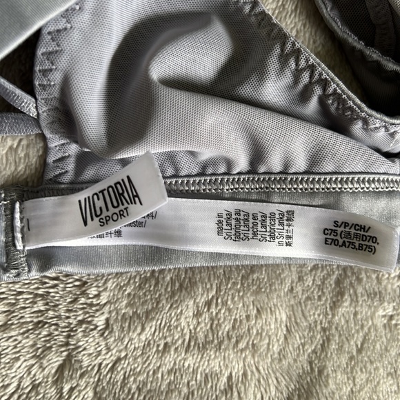 Sports bra by Victoria Sport - Picture 3 of 4